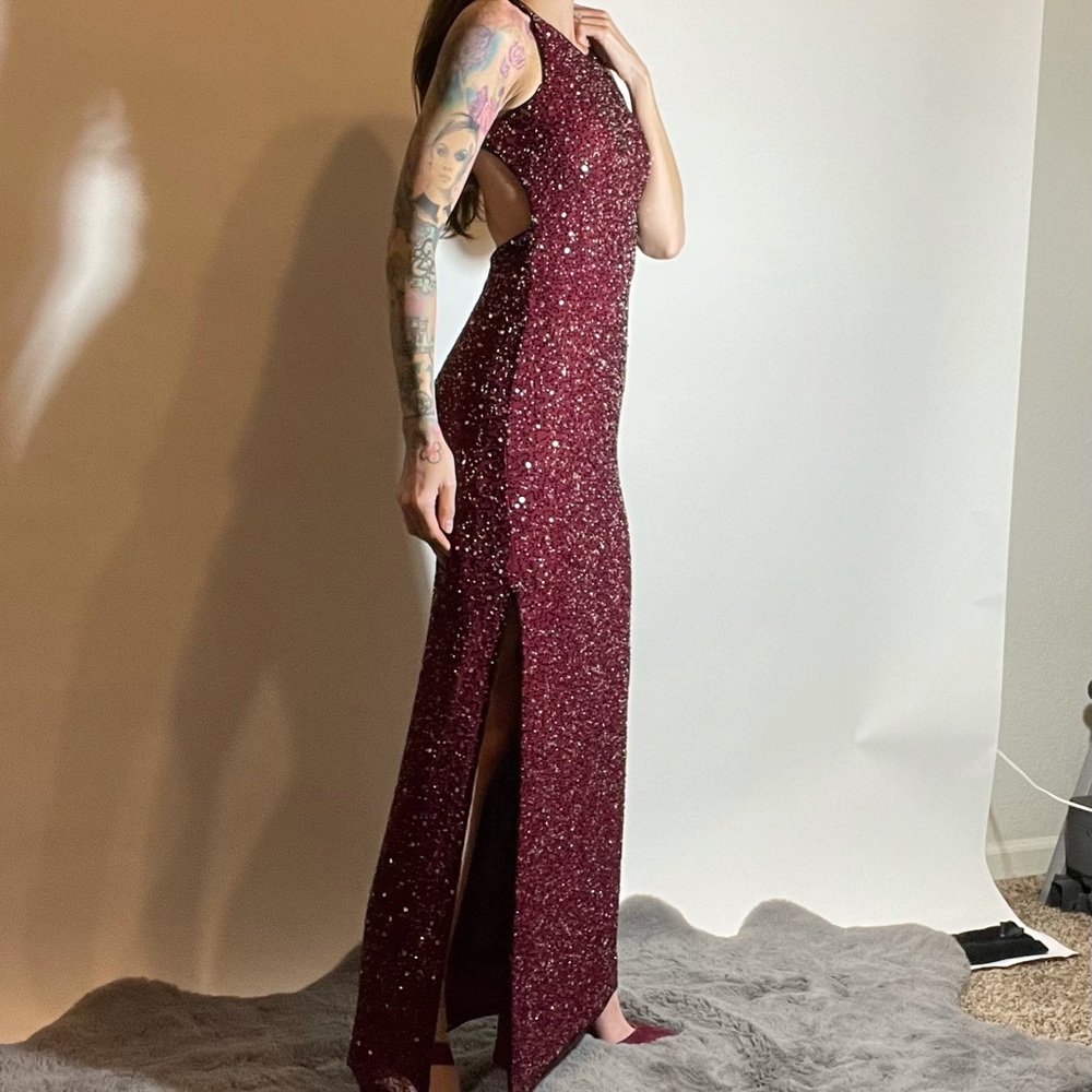 Small/ Medium Scala Beaded Gown Red - Picture 3 of 7